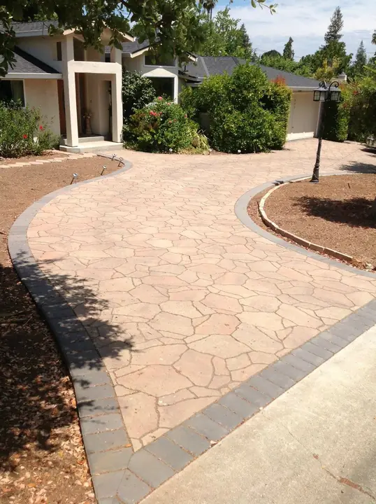 Driveway Paving New Paver Driveway At The Garage