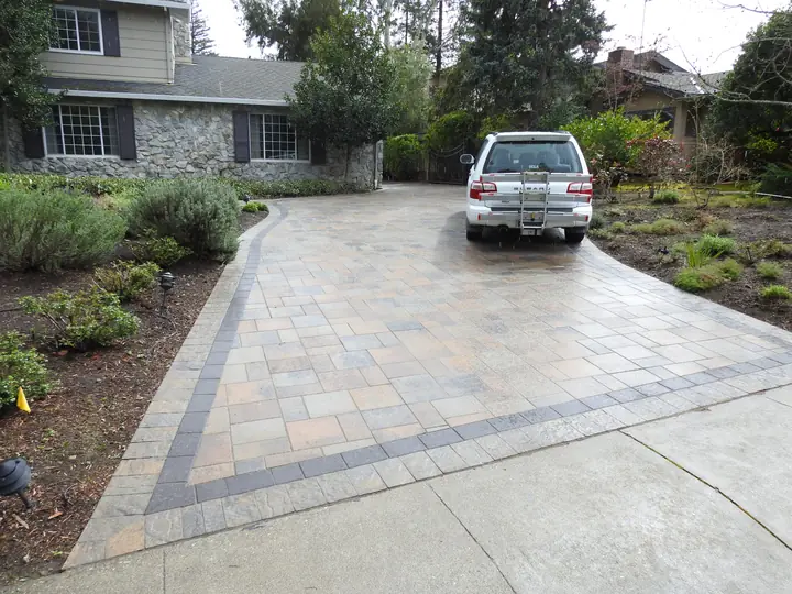Driveway Paving Paver Driveway With A Dark Border