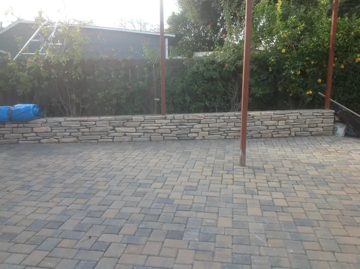 Retaining Wall Construction Pavers And Veneer Stone Wall