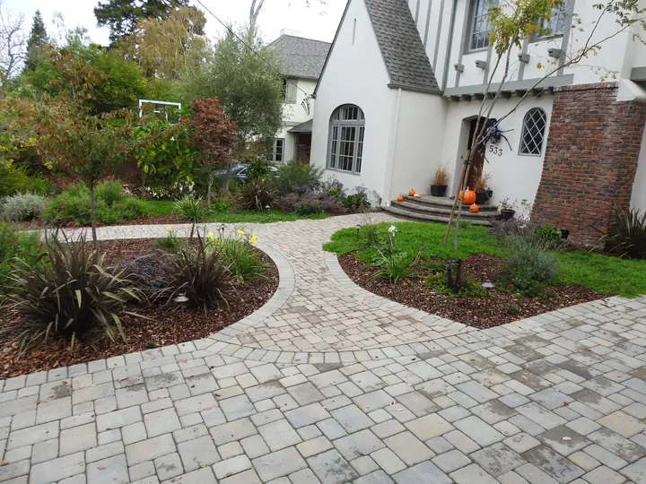 Walkway Paving Curved Paver Walkway To The Front Steps